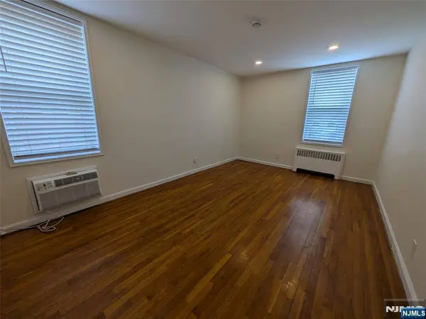 2160 Center AVE #3E, Fort Lee, NJ 07024