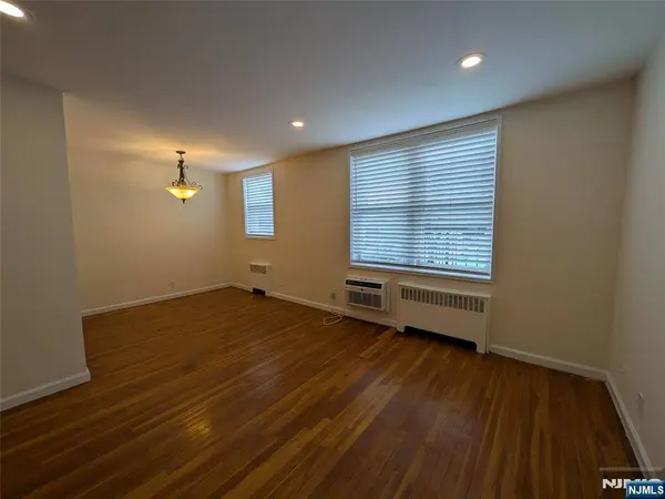 2160 Center AVE #3E
