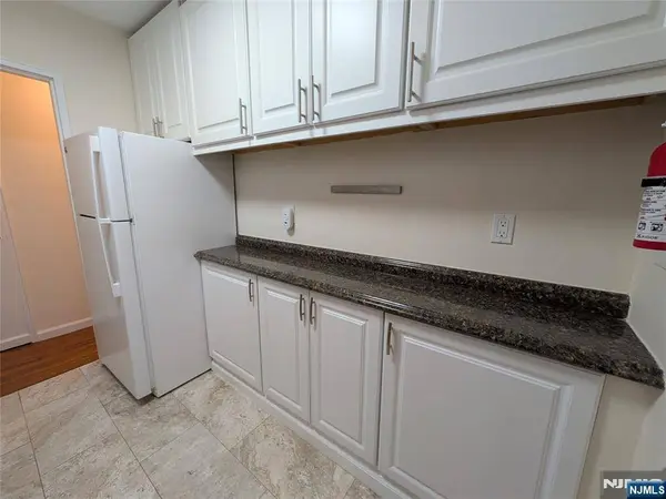 2160 Center AVE #3E, Fort Lee, NJ 07024