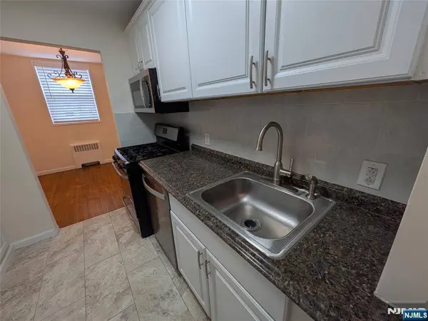 2160 Center AVE #3E, Fort Lee, NJ 07024