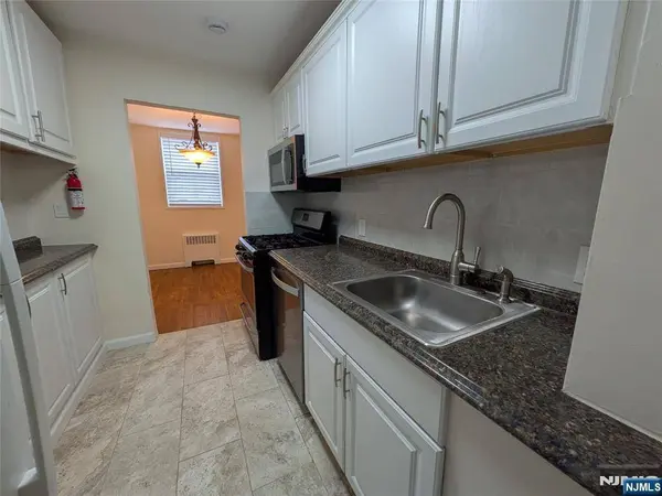 2160 Center AVE #3E, Fort Lee, NJ 07024