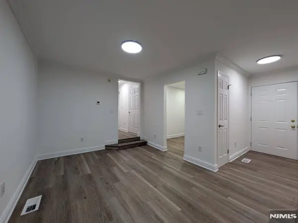 556 Windsor DR, Palisades Park, NJ 07650