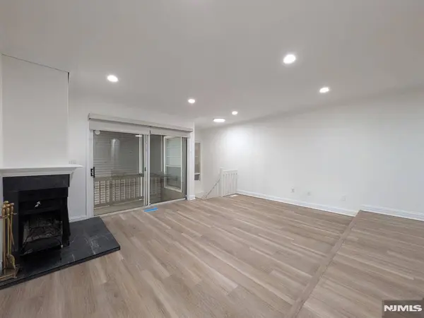 556 Windsor DR, Palisades Park, NJ 07650