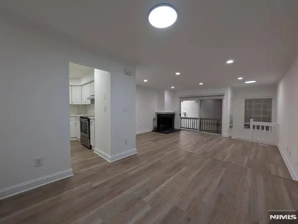 556 Windsor DR, Palisades Park, NJ 07650