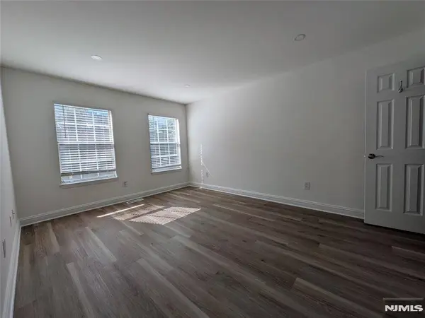 556 Windsor DR, Palisades Park, NJ 07650