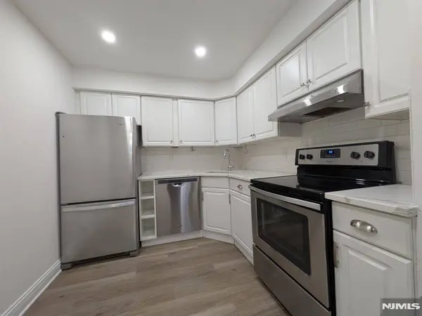 556 Windsor DR, Palisades Park, NJ 07650