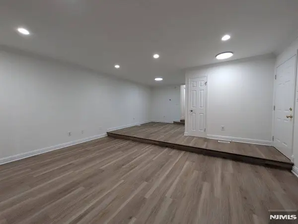 556 Windsor DR, Palisades Park, NJ 07650