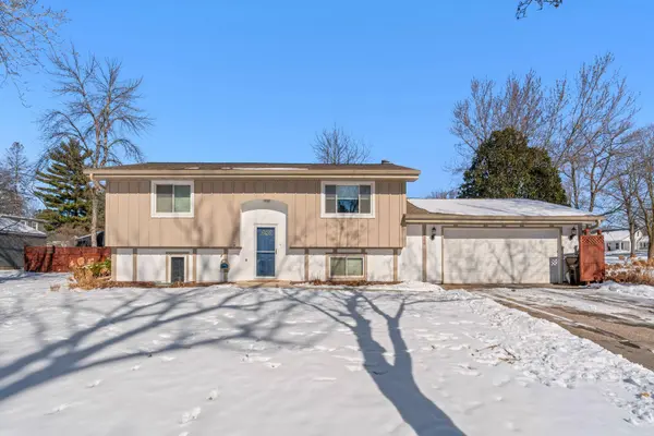 16500 The Strand, Minnetonka, MN 55345