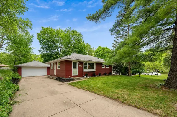 6918 34th AVE N, Crystal, MN 55427