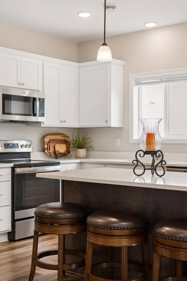 331 Riverview CIR, Hanover, MN 55341