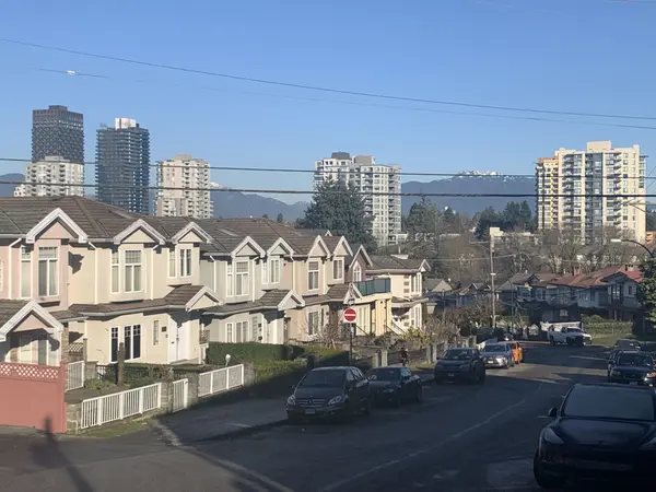 Should Canadian Homeowners Sell, Hold, or Rent in 2026? What Many Are Actually Doing