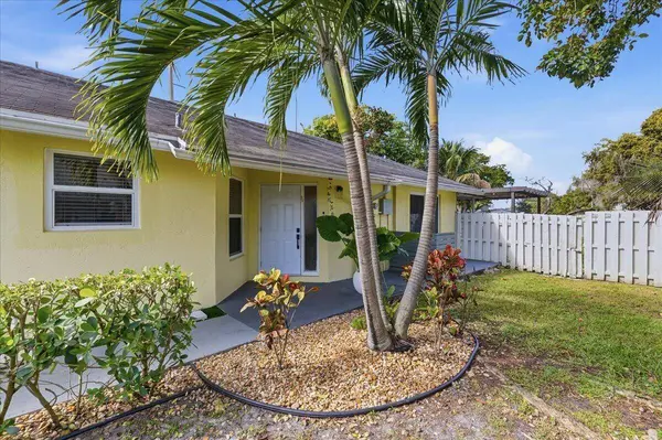 901 SW 111th WAY, Davie, FL 33324