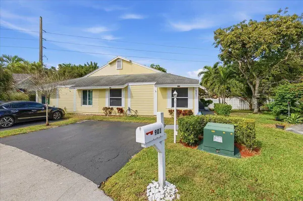 901 SW 111th WAY, Davie, FL 33324