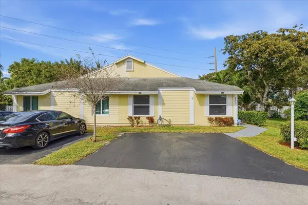 901 SW 111th WAY, Davie, FL 33324