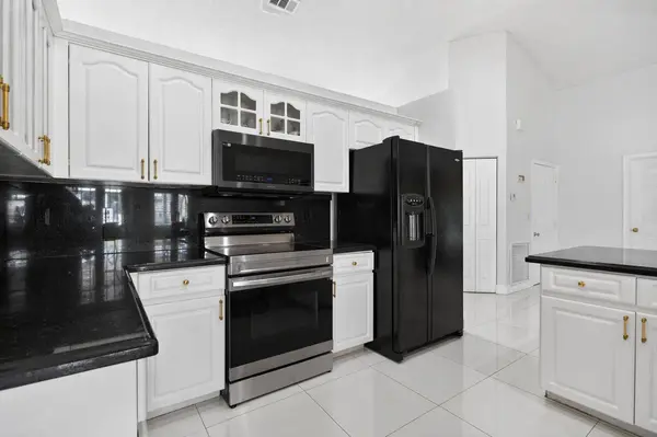 5670 NW 38th TER, Coconut Creek, FL 33073