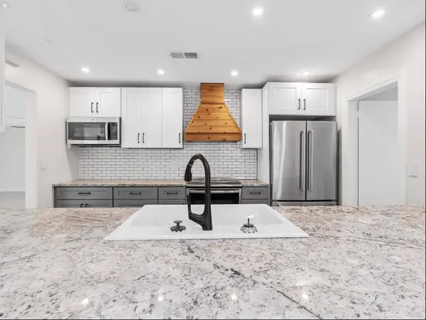 909 SE 14th DR, Deerfield Beach, FL 33441