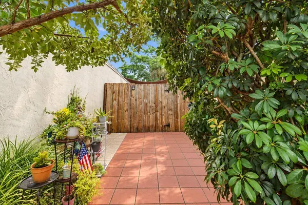 3680 MARLBERRY LN, Miramar, FL 33025