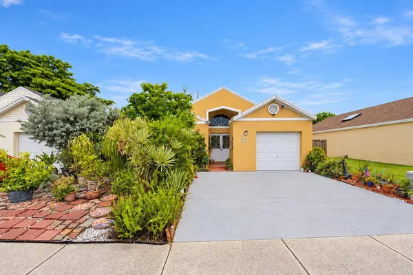 3680 MARLBERRY LN, Miramar, FL 33025