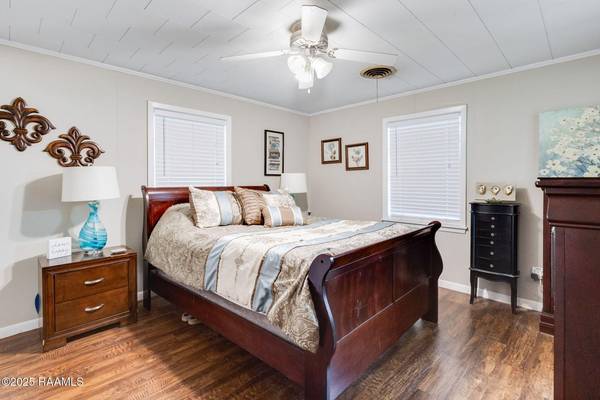 825 S Eastern Ave, Crowley, LA 70526-6320