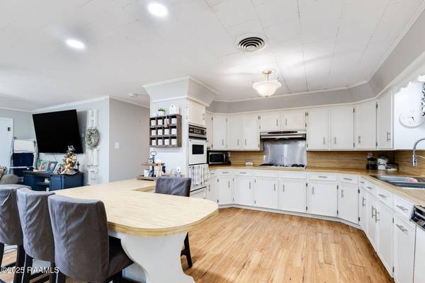 825 S Eastern Ave, Crowley, LA 70526-6320