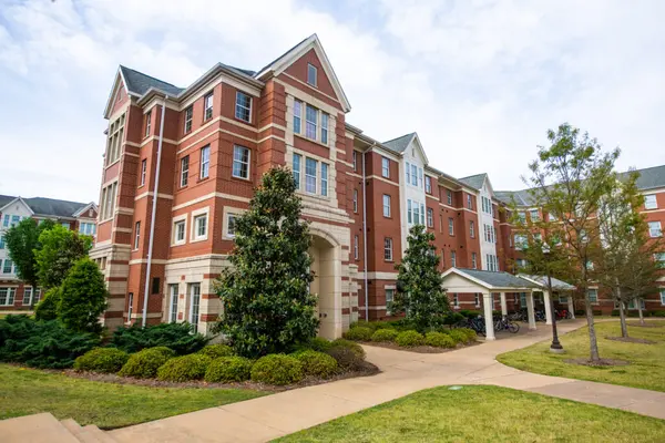 Camp War Eagle Housing Guide: Smart Buys for Incoming Freshmen,Judson Garner