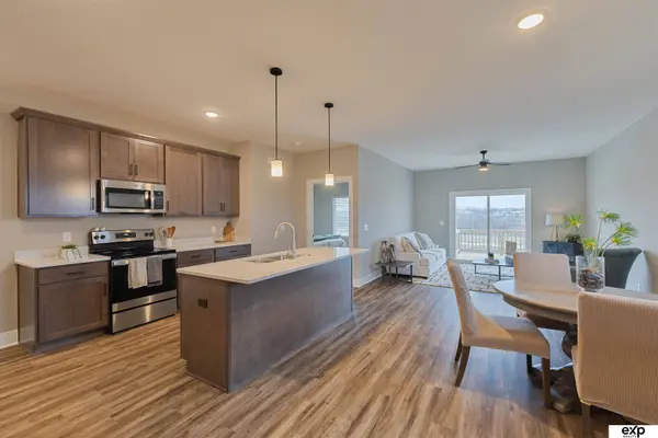 17608 Robin Drive, Omaha, NE 68136