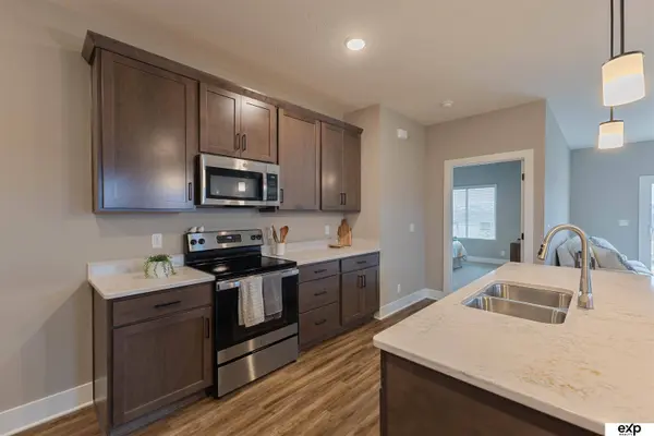 17608 Robin Drive, Omaha, NE 68136