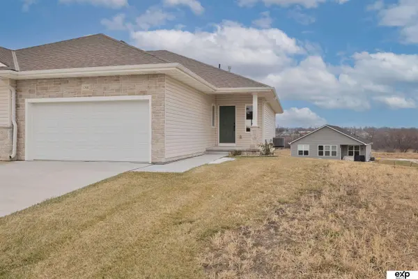 17608 Robin Drive, Omaha, NE 68136