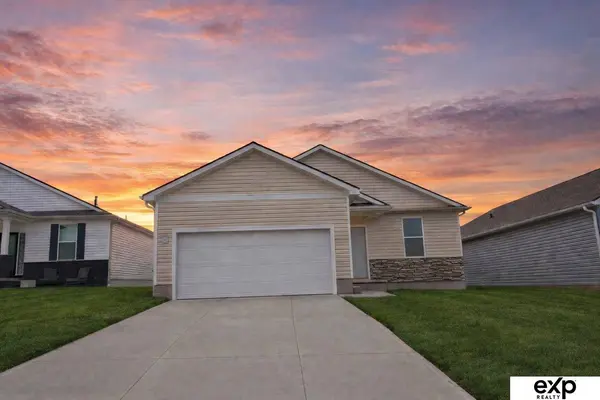 17511 Greenleaf Drive, Omaha, NE 68136