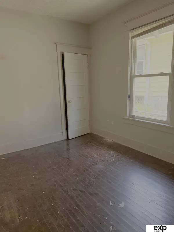 3504 Grand AVE, Omaha, NE 68111