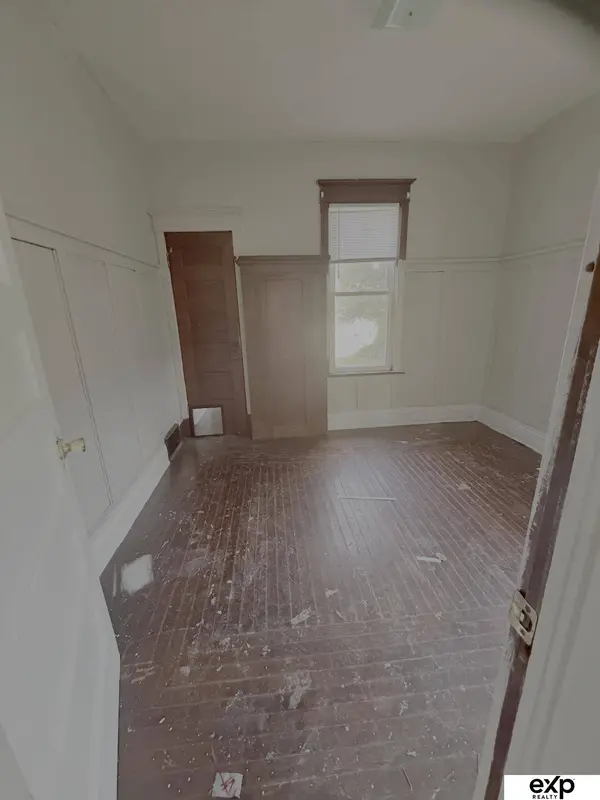 3504 Grand AVE, Omaha, NE 68111