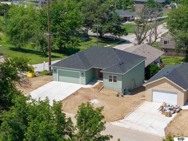 1424 2nd AVE, Plattsmouth, NE 68048