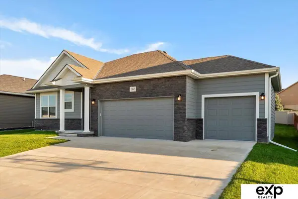 6859 Stony Point DR, Papillion, NE 68046