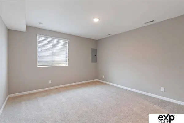 8210 S 178 ST, Omaha, NE 68136