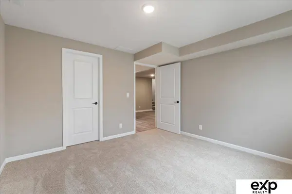 8210 S 178 ST, Omaha, NE 68136