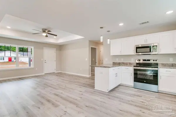 5601 Riviera Dr, Milton, FL 32583