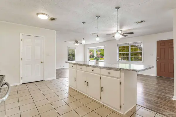 3255 Newton Dr, Pensacola, FL 32503