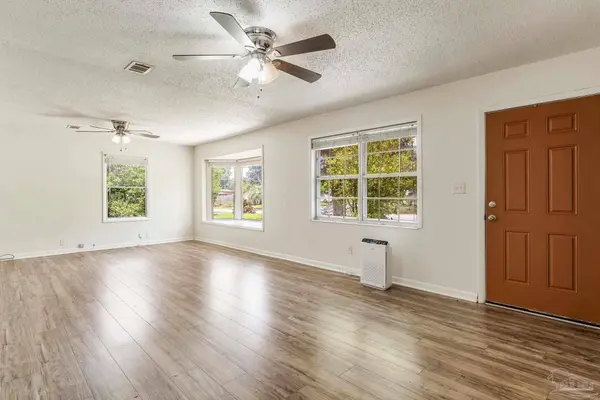 3255 Newton Dr, Pensacola, FL 32503