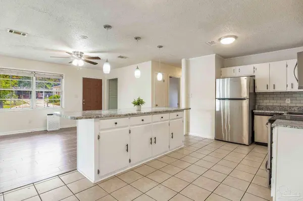 3255 Newton Dr, Pensacola, FL 32503