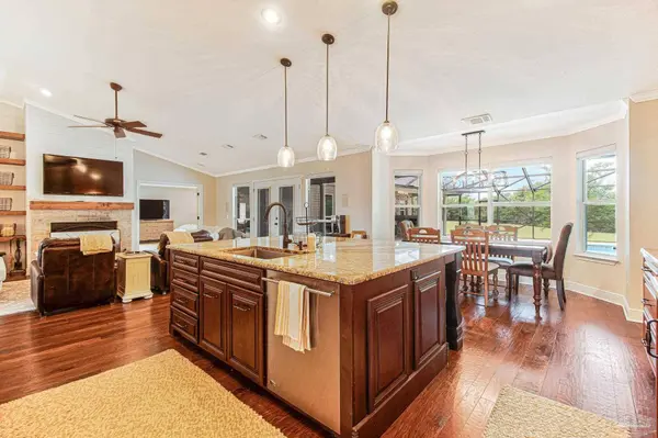6871 Angus Ln, Molino, FL 32577