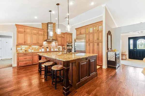 6871 Angus Ln, Molino, FL 32577