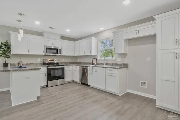 5597 Riviera Dr, Milton, FL 32583