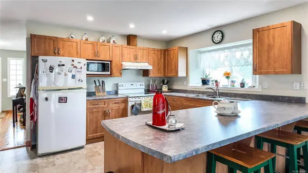 601 Azalea Pl, Campbell River, BC V9W 7H2