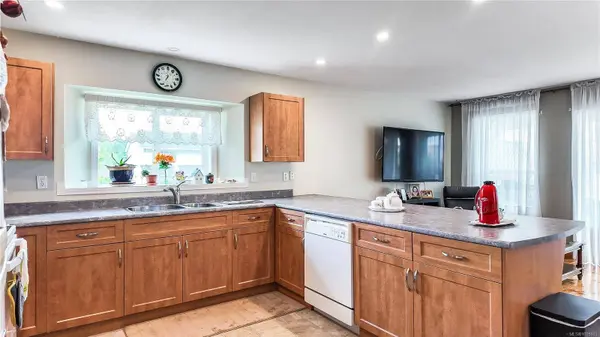 601 Azalea Pl, Campbell River, BC V9W 7H2