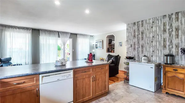 601 Azalea Pl, Campbell River, BC V9W 7H2