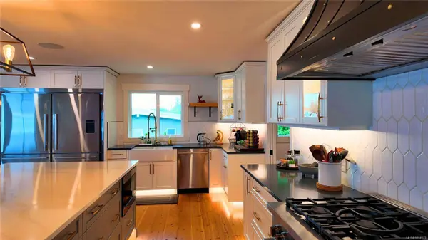 699 Galerno Rd, Campbell River, BC V9W 5X4