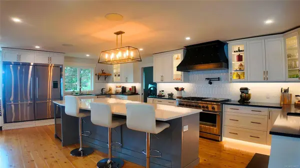 699 Galerno Rd, Campbell River, BC V9W 5X4