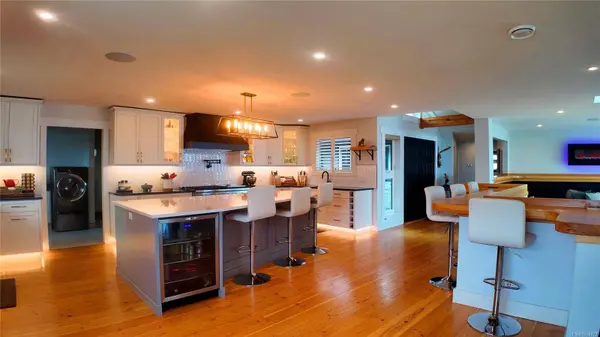 699 Galerno Rd, Campbell River, BC V9W 5X4