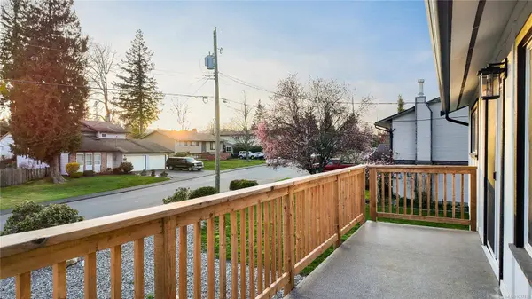 4644 Macintyre Ave, Courtenay, BC V9N 6R2