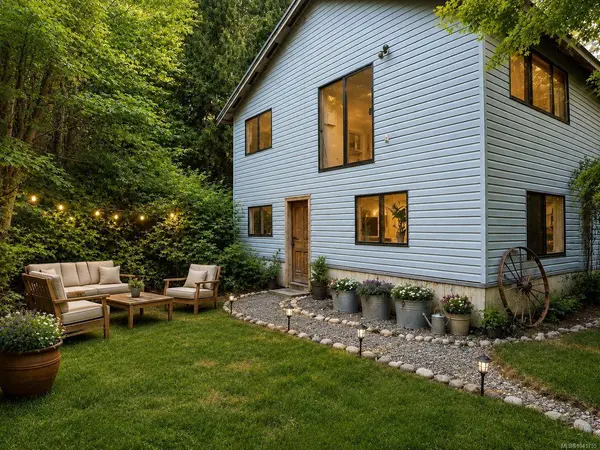 4480 Strachan Rd, Hornby Island, BC V0R 1Z0